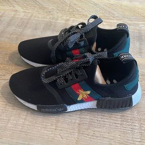 Adidas bumble bee fun design sneakers